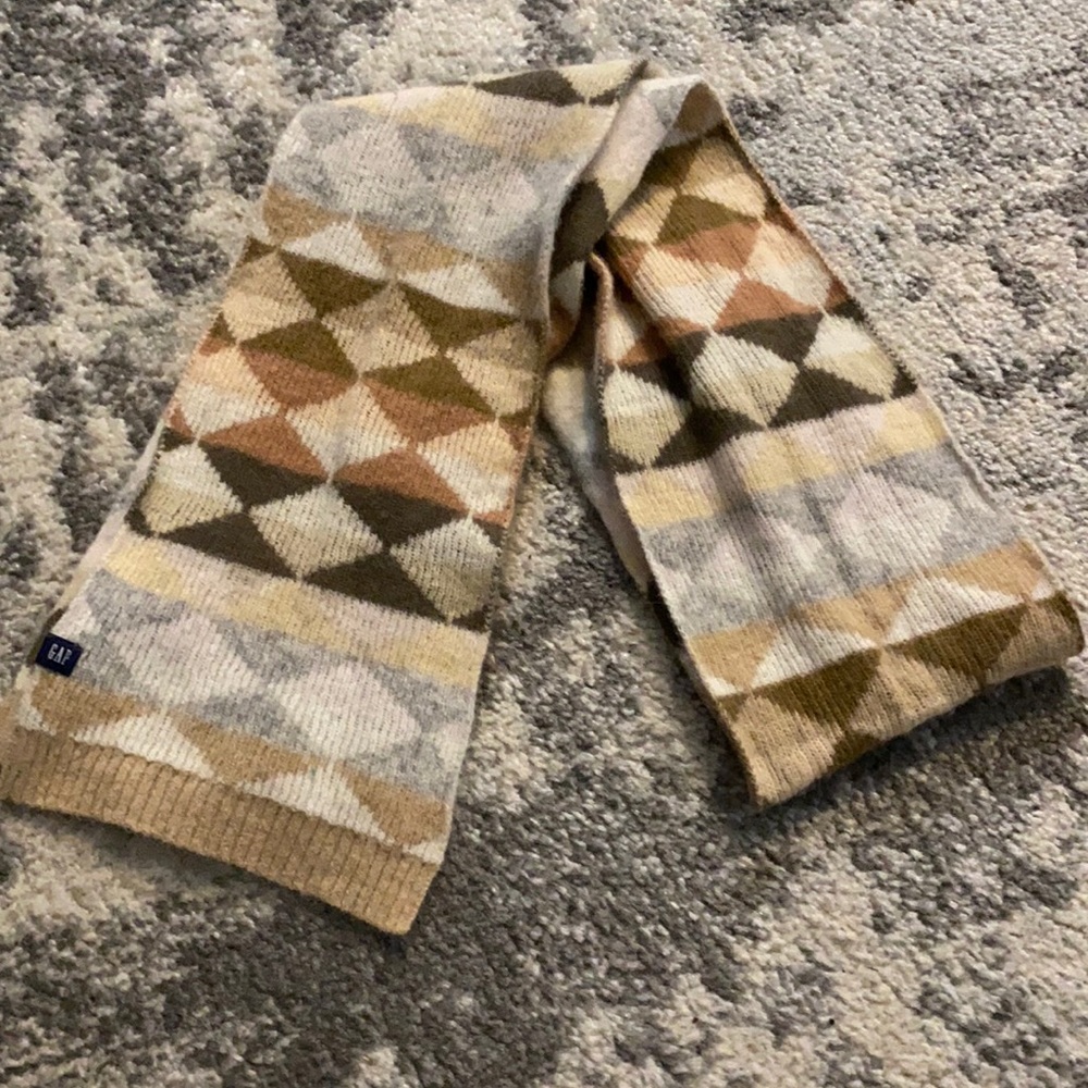GAP Wool Geometric Scarf